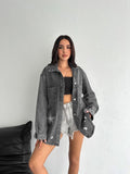 Jachetă oversized din denim gri spălat cu aplicație stea din strasuri și detalii distressed