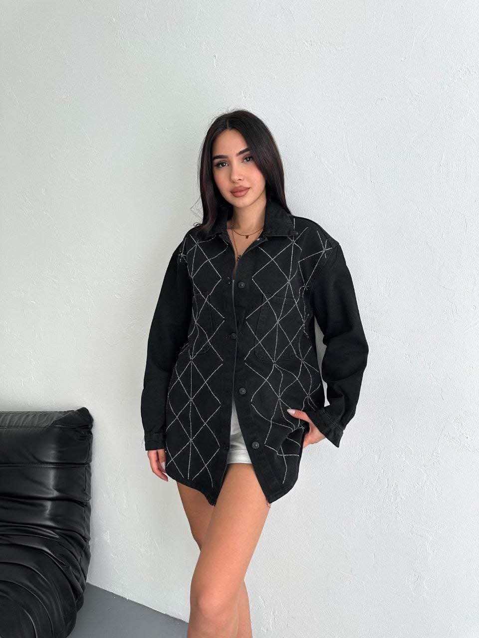 Jachetă oversized din denim negru cu aplicații strălucitoare în carouri